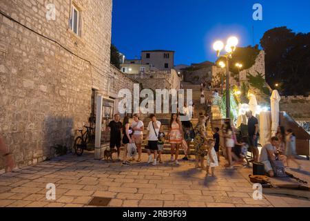 Abend in der Altstadt von Rab, Kroatien Stockfoto