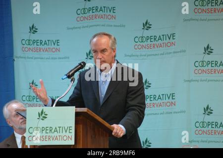 Cooperative Conservation Public „Listening Session“ im Jeff's Catering Banquet and Convention Center in Brewer, Maine, mit Secretary Dirk Kempthorne zusammen mit Fish and Wildlife Service Northeast Regional Director Marvin Moriarty und National Oceanic and Atmospheric Administration General Counsel James Walpole unter den Bundesbeamten Stockfoto