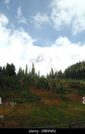 Mount Rainier National Park, Washington, wurde während des Besuchs von Minister Dirk Kempthorne gesehen, um die Grundsatzrede bei der großen Eröffnungs- und Einweihungszeremonie für das neue Henry M. Jackson Visitor Center in der Paradise Area of the Park zu halten Stockfoto