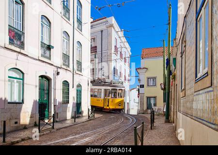 Straßenbahn 28, Lissabon, Portugal Stockfoto