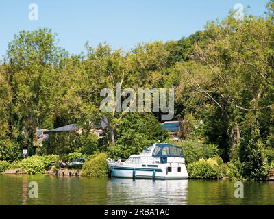 Luxusboot, Warren, Themse, Caversham, Reading, Berkshire, England, Großbritannien, GB. Stockfoto