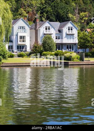 Riverside House, The Warren, Caversham, Reading, Berkshire, England, Großbritannien, GB. Stockfoto