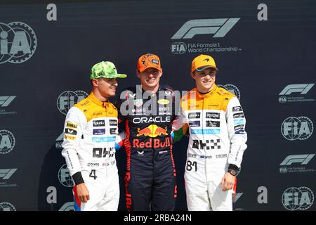 Polposition Celebration Top 3 – von links nach rechts Lando Norris (GBR) McLaren MCL60 Max Verstappen (NED) Redbull Racing RB19 Oscar Piastri (AUS) Stockfoto