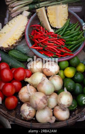 Auswahl an vietnamesischem Obst und Gemüse für jeden Tag Stockfoto