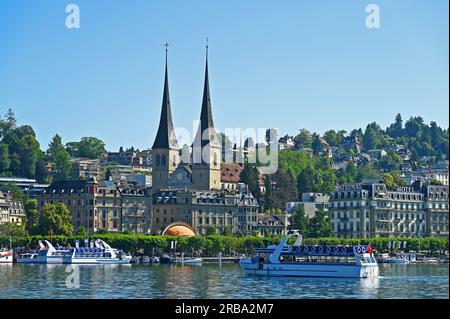 Der Pilatus und die Stadt Luzern sind die Juwelen des Vierwaldstättersees in der Schweiz. Stockfoto