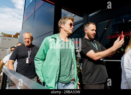 Silverstone, Großbritannien. 8. Juli 2023. Brad Pitt (USA), F1 Grand Prix von Großbritannien auf dem Silverstone Circuit am 8. Juli 2023 in Silverstone, Großbritannien. (Foto von HIGH TWO) dpa/Alamy Live News Stockfoto