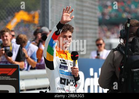 Silverstone, Großbritannien. 8. Juli 2023. Stabposition feiern. Lando Norris (GBR) McLaren MCL60. Während DER FORMEL 1 ARAMCO BRITISH GRAND PRIX 2023 - jUL7-9 Silverstone, Großbritannien (Kreditbild: © Alessio De Marco/ZUMA Press Wire) NUR REDAKTIONELLE VERWENDUNG! Nicht für den kommerziellen GEBRAUCH! Stockfoto