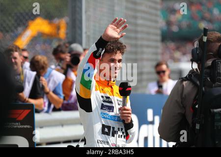 Silverstone, Großbritannien. 8. Juli 2023. Stabposition feiern. Lando Norris (GBR) McLaren MCL60. Während DER FORMEL 1 ARAMCO BRITISH GRAND PRIX 2023 - jUL7-9 Silverstone, Großbritannien (Kreditbild: © Alessio De Marco/ZUMA Press Wire) NUR REDAKTIONELLE VERWENDUNG! Nicht für den kommerziellen GEBRAUCH! Stockfoto