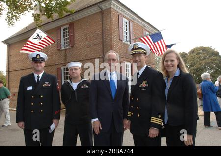 Besuch von Minister Dirk Kempthorne in Yorktown, Virginia, um die Grundsatzrede anlässlich des 225.-jährigen Jubiläums der Schlacht von Yorktown zu halten. Zu den anderen Würdenträgern, die für die Gedenkveranstaltungen zur Verfügung standen, zählten die Senatoren John Warner und George Allen, ehemaliger US-amerikanischer Senator Armeeminister John Marsh, französischer Botschafter in den USA Jean-David Levitte und die französische Verteidigungsministerin Michelle Alliot-Marie. Stockfoto