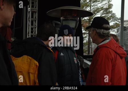 Teil der Mike and Mike Show von ESPN Radio, die gemeinsam von Mike Greenberg und Mike Golic beim Bassmasters Classic Professional Fishing Turnier in Greenville, South Carolina, ausgerichtet wird, mit Gastauftritt von Minister Dirk Kempthorne Stockfoto