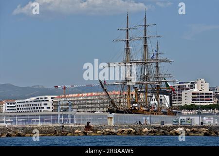 Marseille, Frankreich. 7. Juli 2023. Allgemeiner Blick auf das in Marseille angedockte Amerigo Vespucci. Das italienische Schiff Amerigo Vespucci machte seinen ersten Zwischenstopp in Marseille, bevor es auf eine Weltreise ging. Dieses drei-Mast-Ausbildungsschiff der italienischen Marine gilt als das schönste Schiff der Welt. (Credit Image: © Gerard Bottino/SOPA Images via ZUMA Press Wire) NUR REDAKTIONELLE VERWENDUNG! Nicht für den kommerziellen GEBRAUCH! Stockfoto