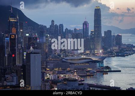 Hongkong, China. 05. Juli 2023. Gebäude und Wolkenkratzer sind im Hong Kong Island District zu sehen. (Foto: Michael Ho Wai Lee/SOPA Images/Sipa USA) Guthaben: SIPA USA/Alamy Live News Stockfoto