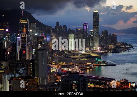 Hongkong, China. 05. Juli 2023. Gebäude und Wolkenkratzer sind im Hong Kong Island District zu sehen. (Foto: Michael Ho Wai Lee/SOPA Images/Sipa USA) Guthaben: SIPA USA/Alamy Live News Stockfoto