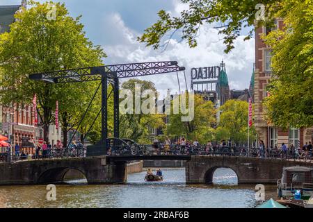 Amsterdam, Holand, BRÜCKE BEI KLOVENIERSBURWAL BEI STAALSTRAAT Stockfoto