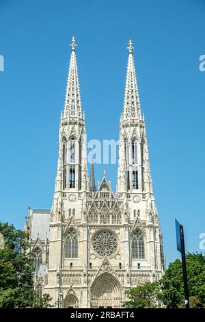 Wiener Architektur und farbenfroher Blick im Sommer Stockfoto