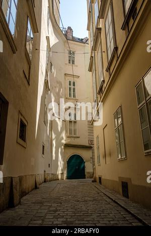 Wiener Architektur und farbenfroher Blick im Sommer Stockfoto