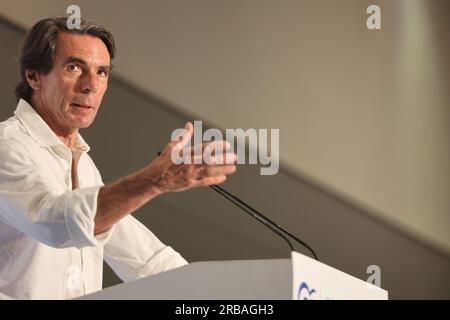 8. Juli 2023: 8. Juli 2023 (malaga) ehemaliger Präsident der Regierung und Präsident der FAES-Stiftung, José MarÃ-a Aznar; Der Generalkoordinator der PP und Kandidat Nummer eins der PP von Malaga für den Kongress, ElÃ-AS Bendodo, nimmt an einer öffentlichen Veranstaltung anlässlich des 23J Teil. Im NH MÃ¡laga Hotel. (Kreditbild: © Lorenzo Carnero/ZUMA Press Wire) NUR REDAKTIONELLE VERWENDUNG! Nicht für den kommerziellen GEBRAUCH! Stockfoto