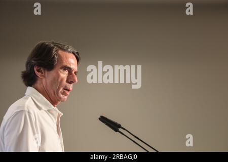 8. Juli 2023: 8. Juli 2023 (malaga) ehemaliger Präsident der Regierung und Präsident der FAES-Stiftung, José MarÃ-a Aznar; Der Generalkoordinator der PP und Kandidat Nummer eins der PP von Malaga für den Kongress, ElÃ-AS Bendodo, nimmt an einer öffentlichen Veranstaltung anlässlich des 23J Teil. Im NH MÃ¡laga Hotel. (Kreditbild: © Lorenzo Carnero/ZUMA Press Wire) NUR REDAKTIONELLE VERWENDUNG! Nicht für den kommerziellen GEBRAUCH! Stockfoto