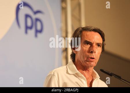 8. Juli 2023: 8. Juli 2023 (malaga) ehemaliger Präsident der Regierung und Präsident der FAES-Stiftung, José MarÃ-a Aznar; Der Generalkoordinator der PP und Kandidat Nummer eins der PP von Malaga für den Kongress, ElÃ-AS Bendodo, nimmt an einer öffentlichen Veranstaltung anlässlich des 23J Teil. Im NH MÃ¡laga Hotel. (Kreditbild: © Lorenzo Carnero/ZUMA Press Wire) NUR REDAKTIONELLE VERWENDUNG! Nicht für den kommerziellen GEBRAUCH! Stockfoto