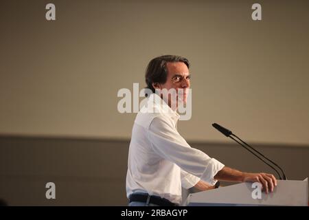 8. Juli 2023: 8. Juli 2023 (malaga) ehemaliger Präsident der Regierung und Präsident der FAES-Stiftung, José MarÃ-a Aznar; Der Generalkoordinator der PP und Kandidat Nummer eins der PP von Malaga für den Kongress, ElÃ-AS Bendodo, nimmt an einer öffentlichen Veranstaltung anlässlich des 23J Teil. Im NH MÃ¡laga Hotel. (Kreditbild: © Lorenzo Carnero/ZUMA Press Wire) NUR REDAKTIONELLE VERWENDUNG! Nicht für den kommerziellen GEBRAUCH! Stockfoto