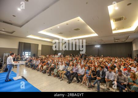 8. Juli 2023: 8. Juli 2023 (malaga) ehemaliger Präsident der Regierung und Präsident der FAES-Stiftung, José MarÃ-a Aznar; Der Generalkoordinator der PP und Kandidat Nummer eins der PP von Malaga für den Kongress, ElÃ-AS Bendodo, nimmt an einer öffentlichen Veranstaltung anlässlich des 23J Teil. Im NH MÃ¡laga Hotel. (Kreditbild: © Lorenzo Carnero/ZUMA Press Wire) NUR REDAKTIONELLE VERWENDUNG! Nicht für den kommerziellen GEBRAUCH! Stockfoto