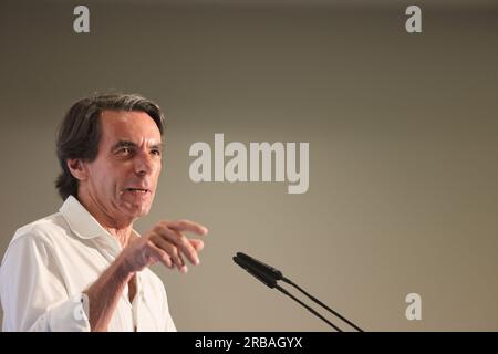 8. Juli 2023: 8. Juli 2023 (malaga) ehemaliger Präsident der Regierung und Präsident der FAES-Stiftung, José MarÃ-a Aznar; Der Generalkoordinator der PP und Kandidat Nummer eins der PP von Malaga für den Kongress, ElÃ-AS Bendodo, nimmt an einer öffentlichen Veranstaltung anlässlich des 23J Teil. Im NH MÃ¡laga Hotel. (Kreditbild: © Lorenzo Carnero/ZUMA Press Wire) NUR REDAKTIONELLE VERWENDUNG! Nicht für den kommerziellen GEBRAUCH! Stockfoto