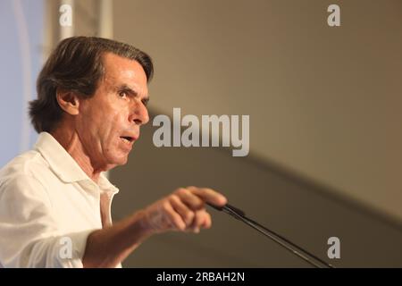 8. Juli 2023: 8. Juli 2023 (malaga) ehemaliger Präsident der Regierung und Präsident der FAES-Stiftung, José MarÃ-a Aznar; Der Generalkoordinator der PP und Kandidat Nummer eins der PP von Malaga für den Kongress, ElÃ-AS Bendodo, nimmt an einer öffentlichen Veranstaltung anlässlich des 23J Teil. Im NH MÃ¡laga Hotel. (Kreditbild: © Lorenzo Carnero/ZUMA Press Wire) NUR REDAKTIONELLE VERWENDUNG! Nicht für den kommerziellen GEBRAUCH! Stockfoto