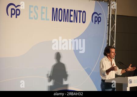 8. Juli 2023: 8. Juli 2023 (malaga) ehemaliger Präsident der Regierung und Präsident der FAES-Stiftung, José MarÃ-a Aznar; Der Generalkoordinator der PP und Kandidat Nummer eins der PP von Malaga für den Kongress, ElÃ-AS Bendodo, nimmt an einer öffentlichen Veranstaltung anlässlich des 23J Teil. Im NH MÃ¡laga Hotel. (Kreditbild: © Lorenzo Carnero/ZUMA Press Wire) NUR REDAKTIONELLE VERWENDUNG! Nicht für den kommerziellen GEBRAUCH! Stockfoto