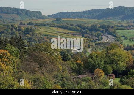 Autobahnkreuz Weinsberg, Blick auf die Burgruine Weibertreu, die Autobahnkreuzung Weinsberg, Weinsberg-Tal, Heilbronn Stockfoto