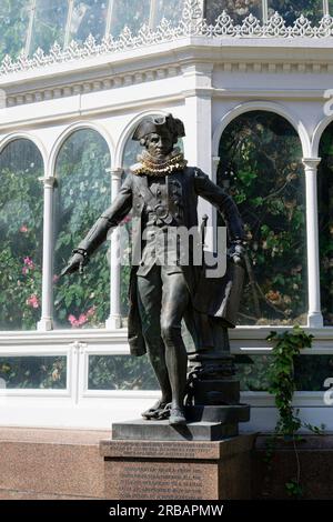 Statue Captain Cook, Palm House, Sefton Park, Mossley Hill, Liverpool, England, Vereinigtes Königreich Stockfoto