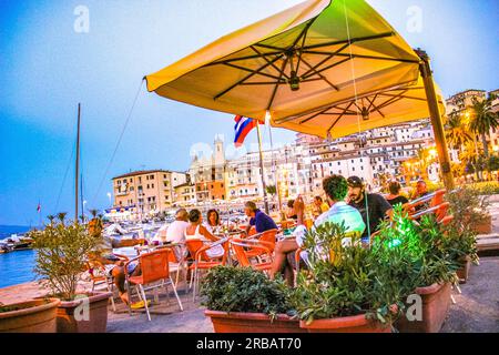 Abendszene im alten Hafen, Porto Santo Stefano, Monte Argentario, Toskana Stockfoto