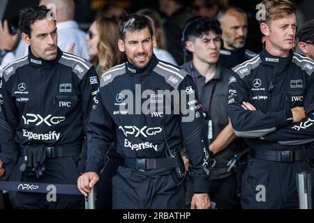 Silverstone, Großbritannien. 7. Juli 2023. Fiktionales Apex APXGP Team für den kommenden Formel-1-Film „Apex“ von Apple Studios und Bruckheimer Films, F1 Grand Prix von Großbritannien auf dem Silverstone Circuit am 7. Juli 2023 in Silverstone, Großbritannien. (Foto von HIGH TWO) dpa/Alamy Live News Stockfoto