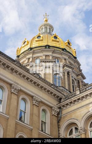 Die goldene Kuppel im Zentrum des Iowa State Capitol in des Moines, Iowa Stockfoto