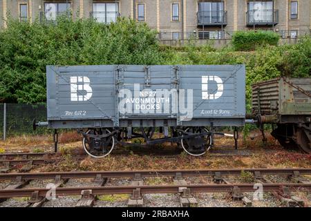 Bristol, England - Juni 16. 2023: Alte Eisenbahnwaggons an den Bristol Docks Stockfoto