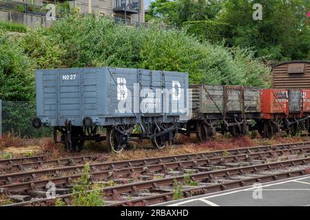 Bristol, England - Juni 16. 2023: Alte Eisenbahnwaggons an den Bristol Docks Stockfoto