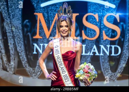 LEUSDEN - Rikkie Kolle wurde zur Miss Netherlands 2023 gekrönt. Der Gewinner kann die Niederlande beim internationalen Miss-Universe-Wettbewerb vertreten. ANP EVERT ELZINGA niederlande raus - belgien raus Stockfoto