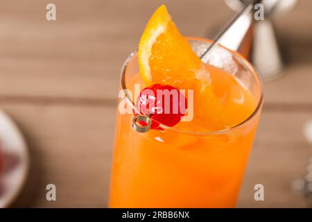 Tequila Sunrise Cocktail Erfrischungs-Tequila, frischer Orangensaft, frischer Limettensaft, Orangenlikör und Grenadine Stockfoto