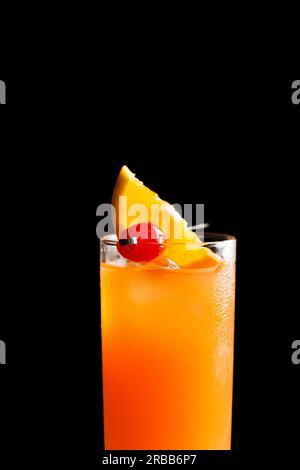 Tequila Sunrise Cocktail Erfrischungs-Tequila, frischer Orangensaft, frischer Limettensaft, Orangenlikör und Grenadine Stockfoto