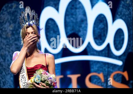 LEUSDEN - Rikkie Kolle wurde zur Miss Netherlands 2023 gekrönt. Der Gewinner kann die Niederlande beim internationalen Miss-Universe-Wettbewerb vertreten. ANP EVERT ELZINGA niederlande raus - belgien raus Stockfoto