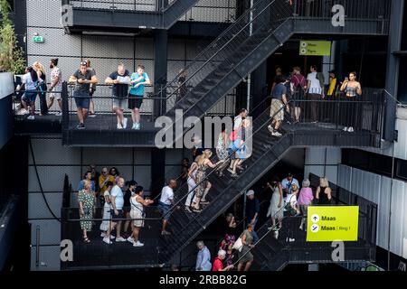 ROTTERDAM - Audienz beim North Sea Jazz. Die Veranstaltung begann einst mit einigen Aufführungen in sechs Sälen und neuntausend Besuchern in Den Haag. An diesem Wochenende werden rund neunzigtausend Enthusiasten aus der ganzen Welt zu mehr als einhundertfünfzig Aufführungen auf sechzehn Bühnen kommen. ANP PAUL BERGEN niederlande raus - belgien raus Stockfoto