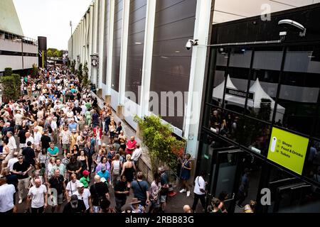 ROTTERDAM - Audienz beim North Sea Jazz. Die Veranstaltung begann einst mit einigen Aufführungen in sechs Sälen und neuntausend Besuchern in Den Haag. An diesem Wochenende werden rund neunzigtausend Enthusiasten aus der ganzen Welt zu mehr als einhundertfünfzig Aufführungen auf sechzehn Bühnen kommen. ANP PAUL BERGEN niederlande raus - belgien raus Stockfoto