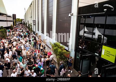 ROTTERDAM - Audienz beim North Sea Jazz. Die Veranstaltung begann einst mit einigen Aufführungen in sechs Sälen und neuntausend Besuchern in Den Haag. An diesem Wochenende werden rund neunzigtausend Enthusiasten aus der ganzen Welt zu mehr als einhundertfünfzig Aufführungen auf sechzehn Bühnen kommen. ANP PAUL BERGEN niederlande raus - belgien raus Stockfoto