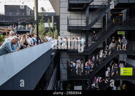 ROTTERDAM - Audienz beim North Sea Jazz. Die Veranstaltung begann einst mit einigen Aufführungen in sechs Sälen und neuntausend Besuchern in Den Haag. An diesem Wochenende werden rund neunzigtausend Enthusiasten aus der ganzen Welt zu mehr als einhundertfünfzig Aufführungen auf sechzehn Bühnen kommen. ANP PAUL BERGEN niederlande raus - belgien raus Stockfoto