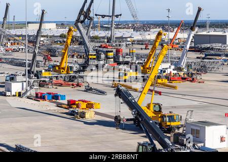 Baumaschinen im Werk Liebherr, Produktion von Mobilkranen und Raupenkranen, offene Fläche, Ehingen (Donau), Baden-Württemberg, Deutschland Stockfoto