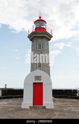 Leuchtturm Farolim de Felgueiras an der Mündung des Flusses Douro in den Atlantik, Foz do Douro, Porto, Portugal Stockfoto