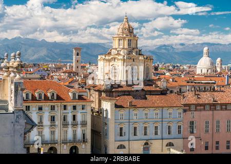 Blick vom Palazzo Madama über die Piazza Castello auf die Kuppel der Kirche San Lorenzo, Architekt Guarino Guarini, Barock, Turin, Piemont, Italien Stockfoto