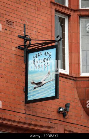 Viktorianischer Swan und Railway Pub in Wigan im Großraum Manchester Stockfoto