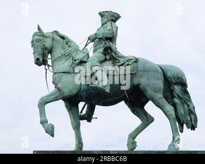 Duke Carl Wilhelm Ferdinand, Reiterstatue vor dem Residenzpalast, Brunswick, Niedersachsen, Deutschland Stockfoto