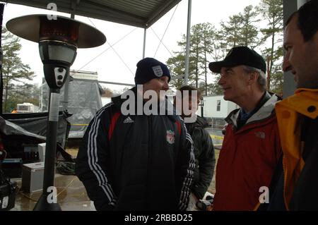 Teil der Mike and Mike Show von ESPN Radio, die gemeinsam von Mike Greenberg und Mike Golic beim Bassmasters Classic Professional Fishing Turnier in Greenville, South Carolina, ausgerichtet wird, mit Gastauftritt von Minister Dirk Kempthorne Stockfoto
