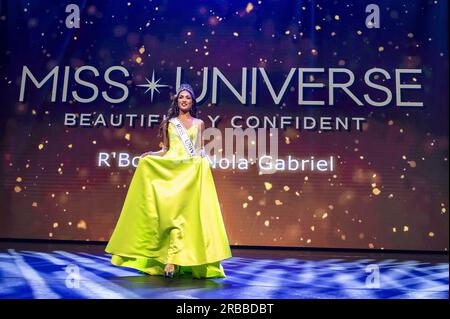 LEUSDEN - Miss Universe gekrönt Rikkie Kolle als Miss Netherlands 2023. Der Gewinner repräsentiert die Niederlande beim internationalen Miss Universe Wettbewerb. ANP EVERT ELZINGA niederlande raus - belgien raus Stockfoto